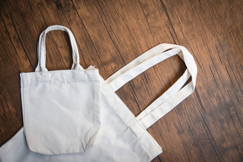 white tote conas bag
